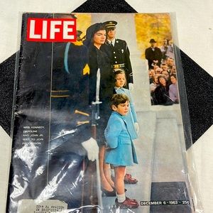 LIFE MAGAZINE DEC 6, 1963, Jackie and kids